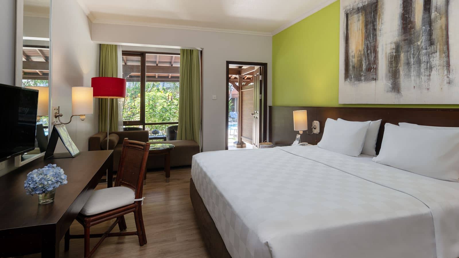 rooms-pool-access