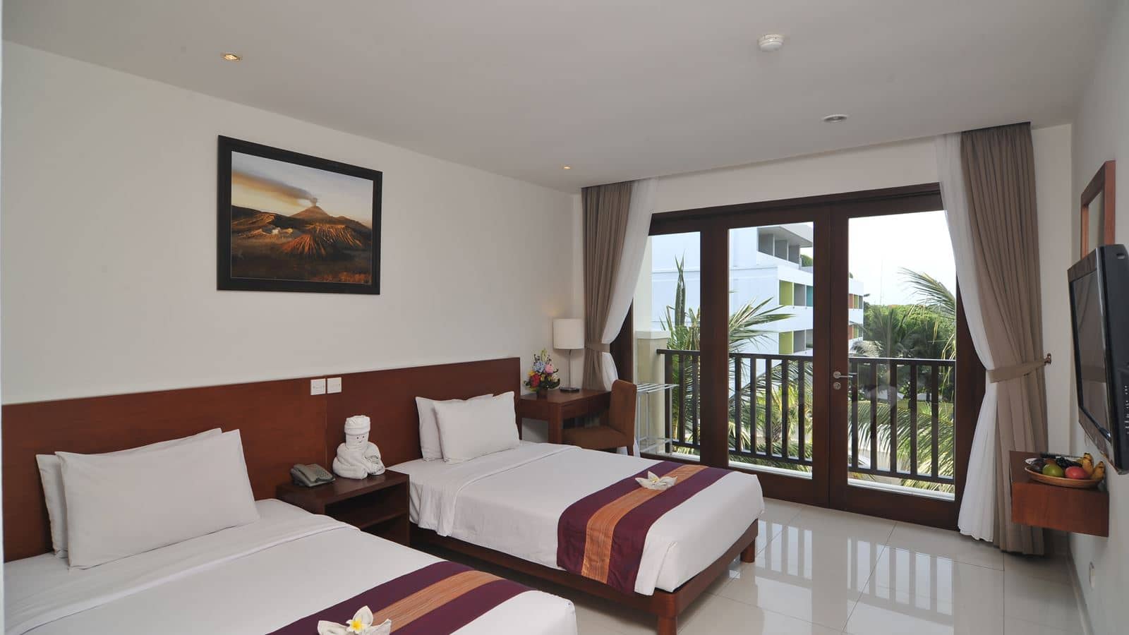 rooms-deluxe-pool-view