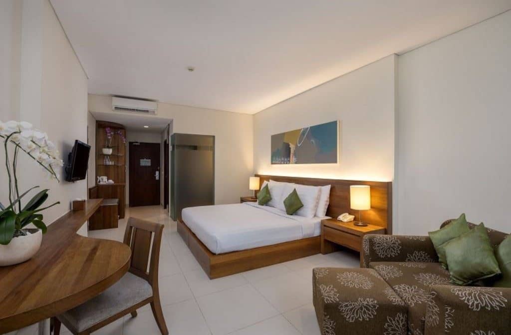 rooms-taksu-suite-balcony