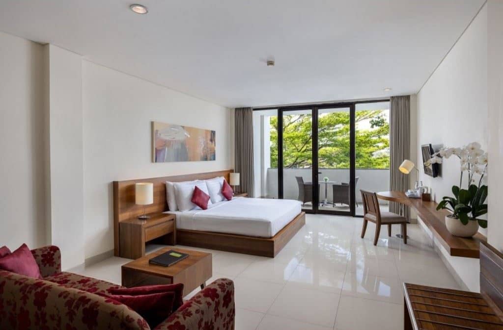 rooms-junior-suite-balcony