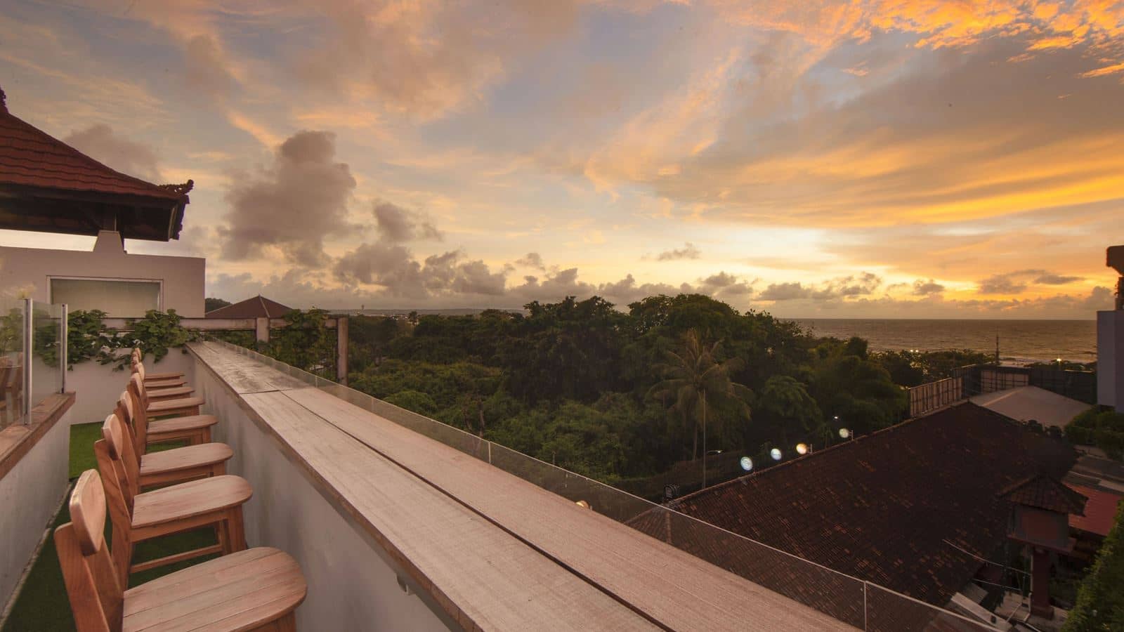 restaurants-skylight-rooftop-pool-and-bar