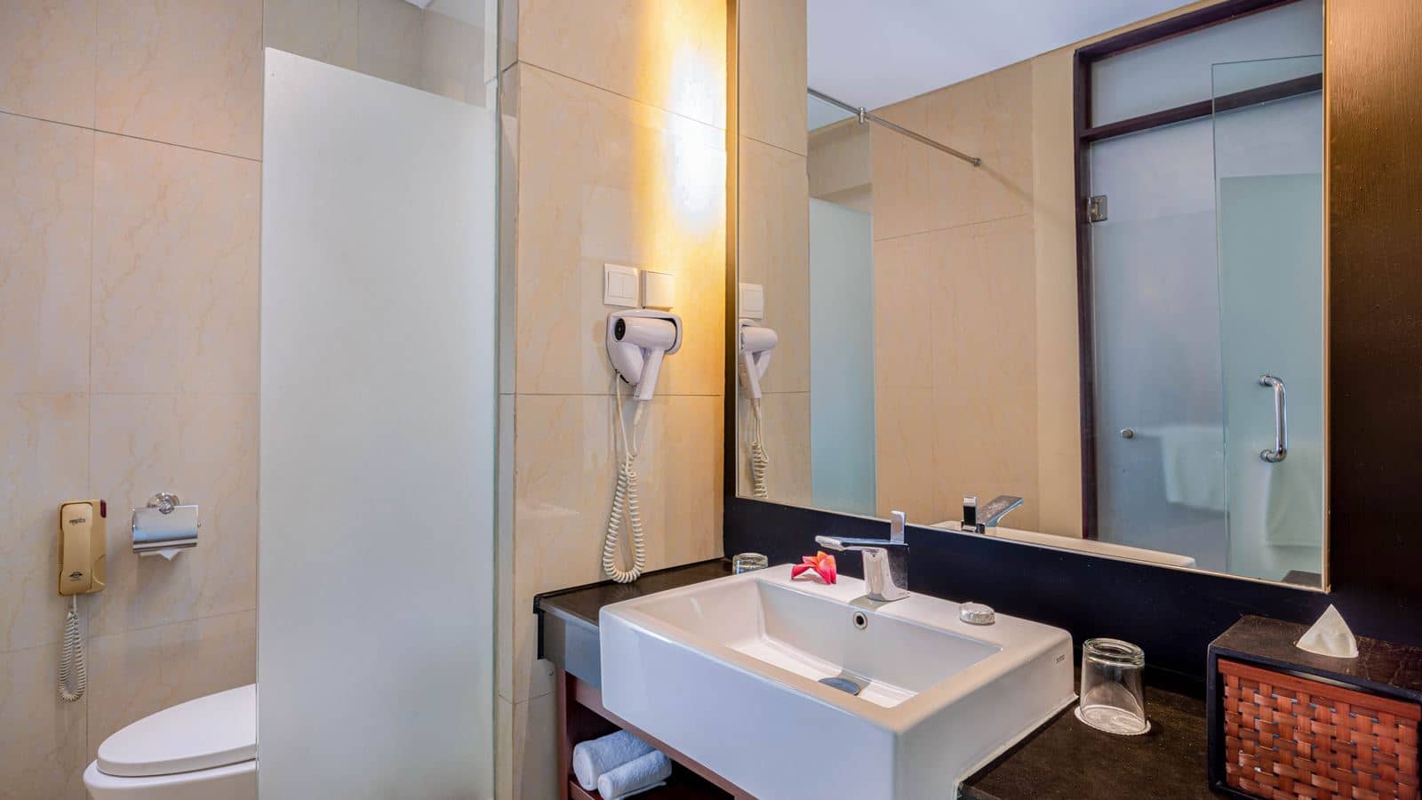 rooms-grand-deluxe-garden-view-with-jacuzzi-king-bed