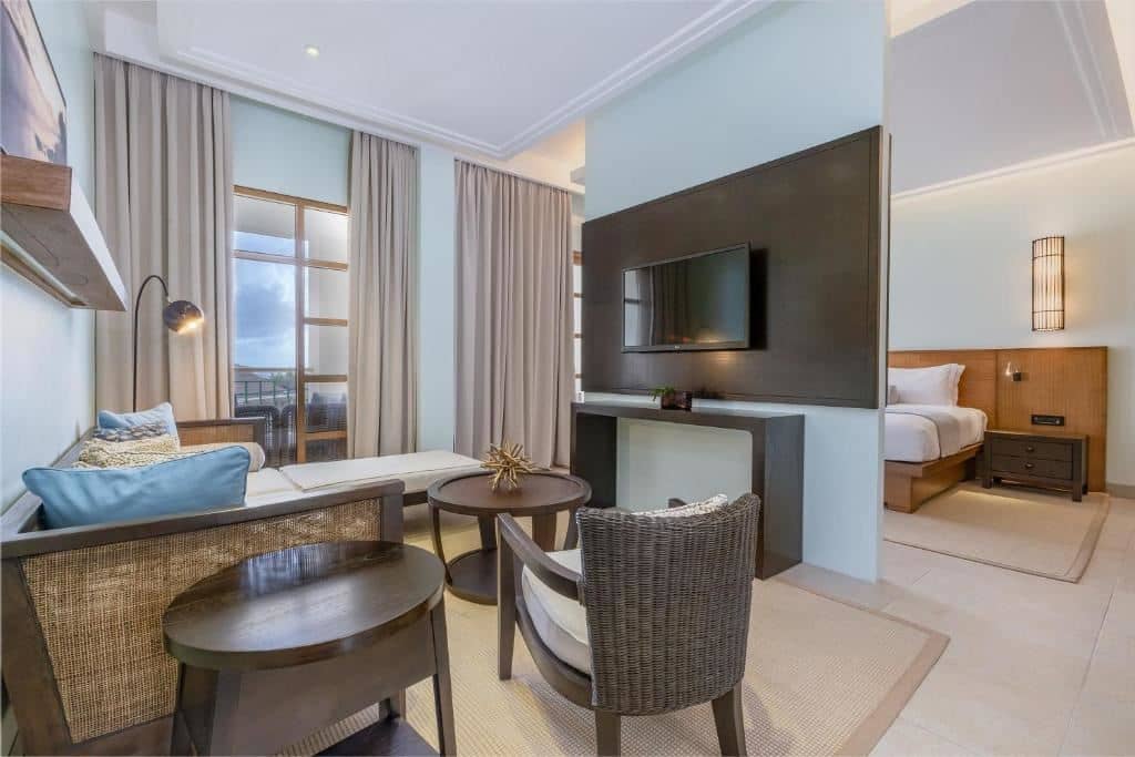rooms-junior-suite-with-balcony