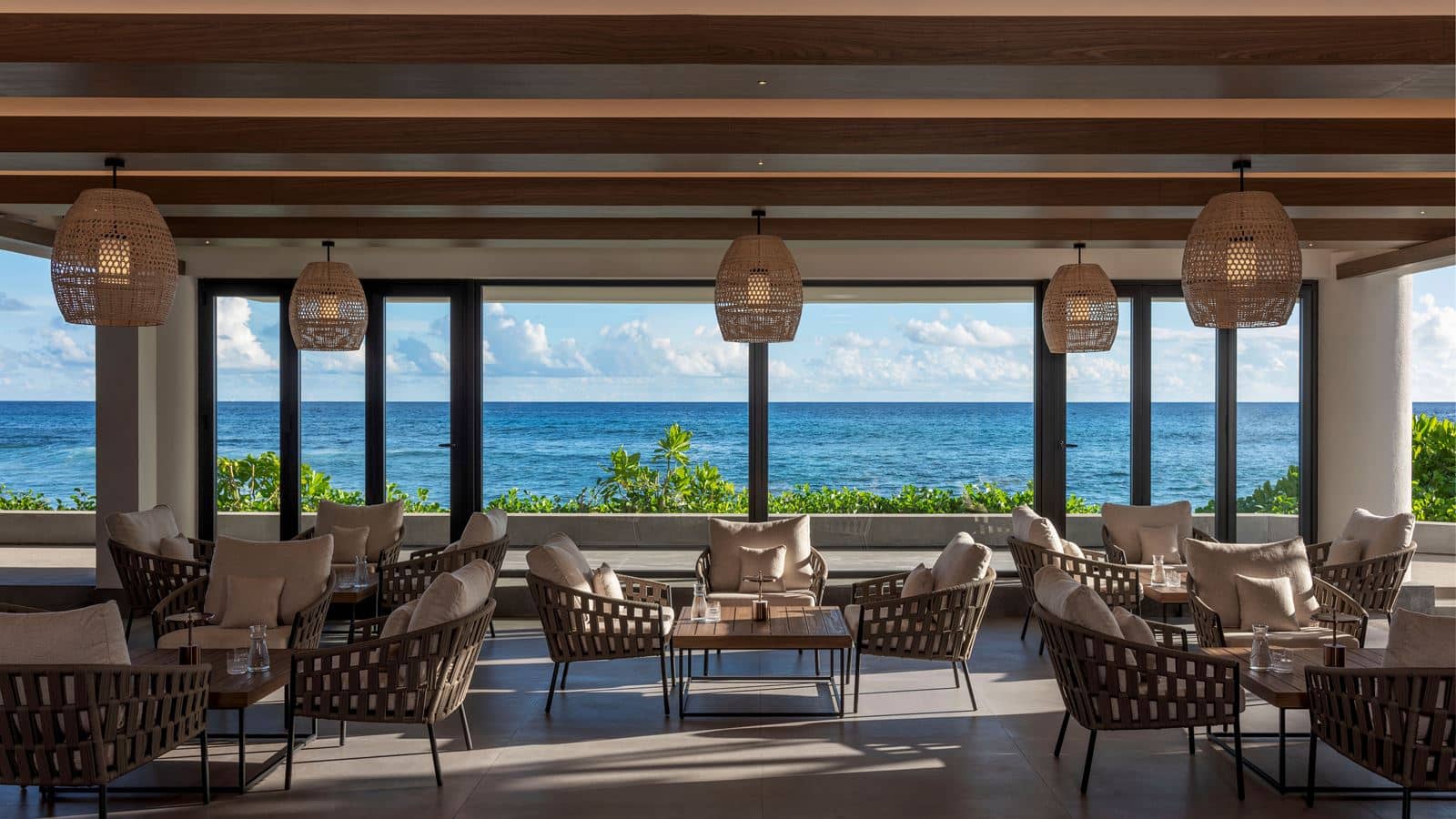 restaurants-zil-bar-and-lagon-bar