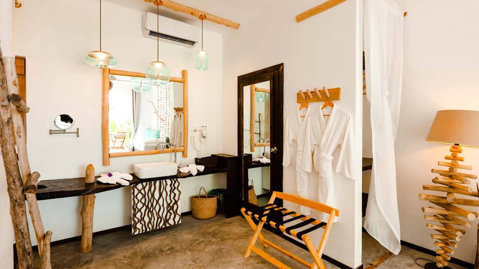 rooms-beach-house--beach-superior-room