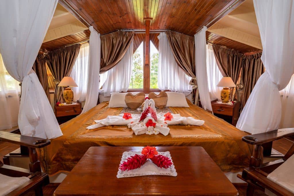 rooms-honeymoon-suite