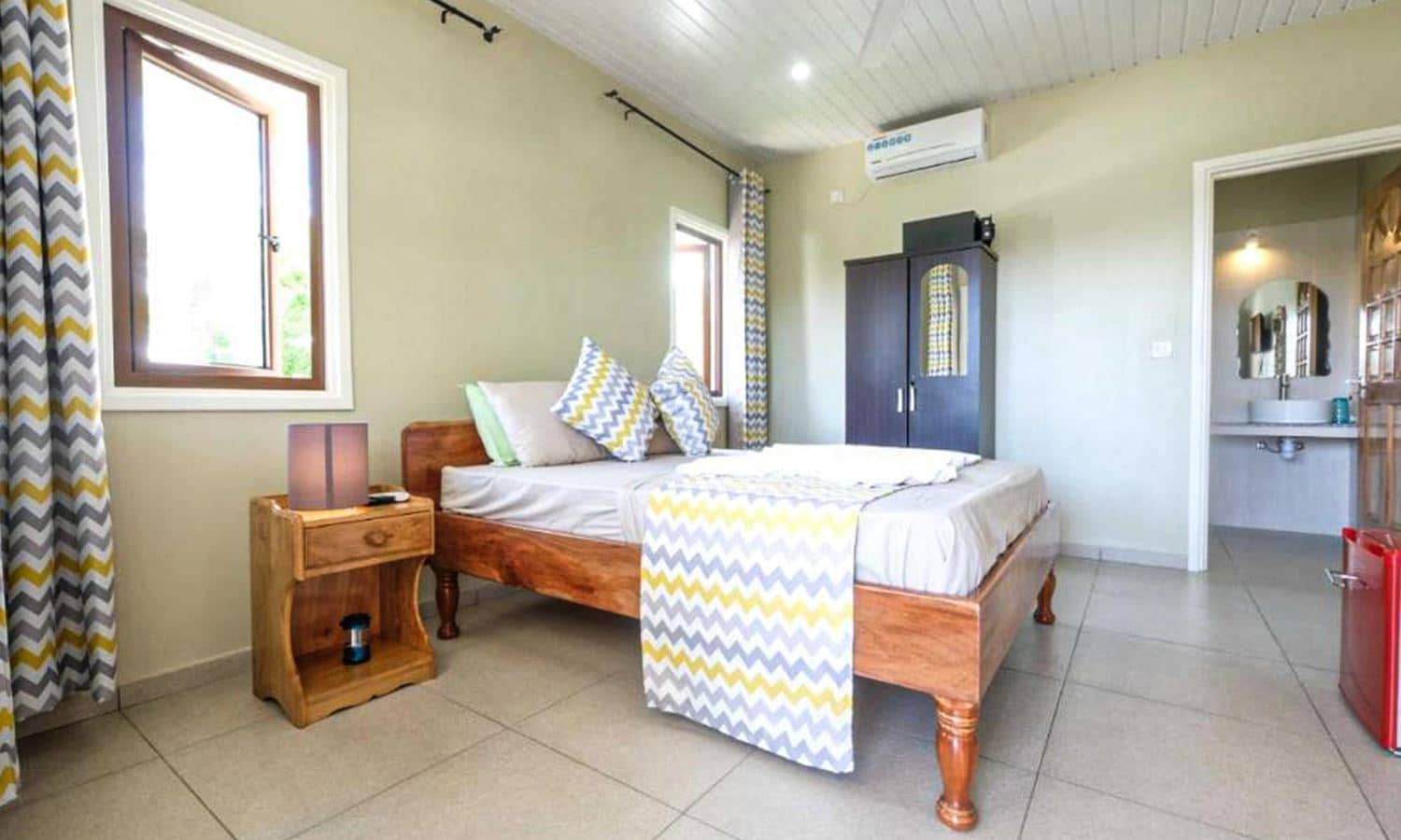 rooms-standard-room