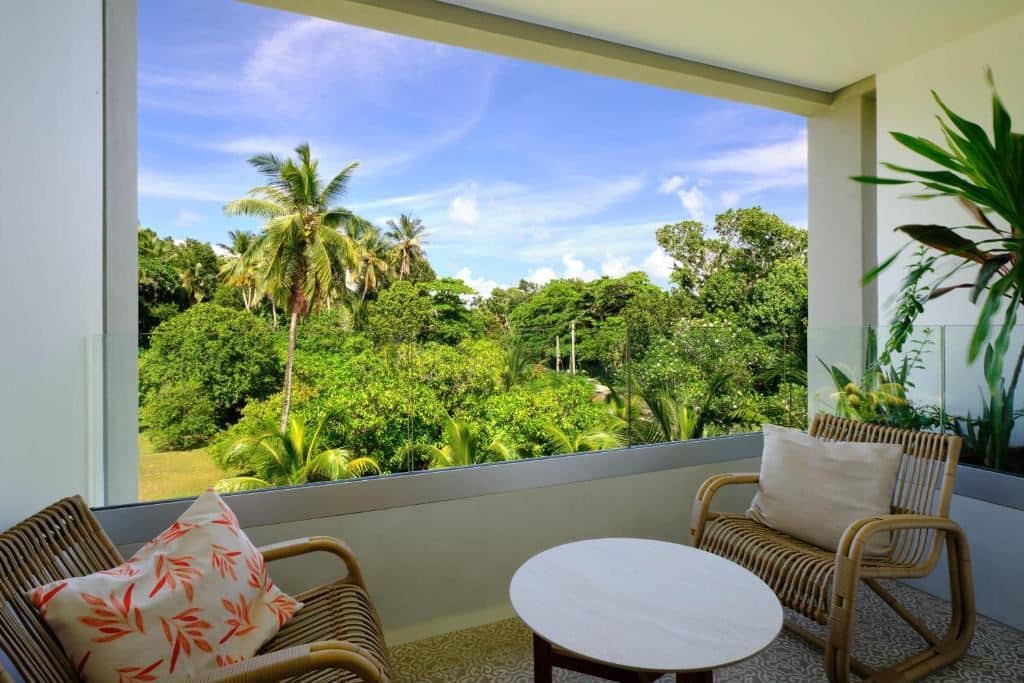 rooms-deluxe-mountain-view-room