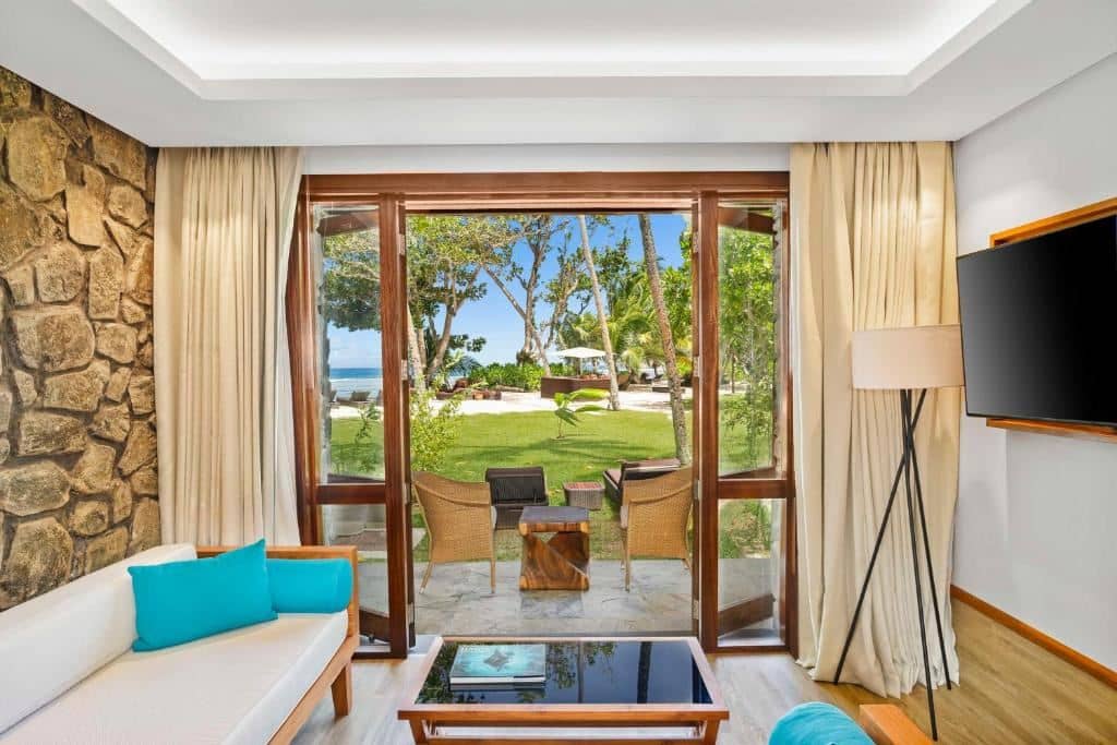 rooms-deluxe-ocean-view-suite