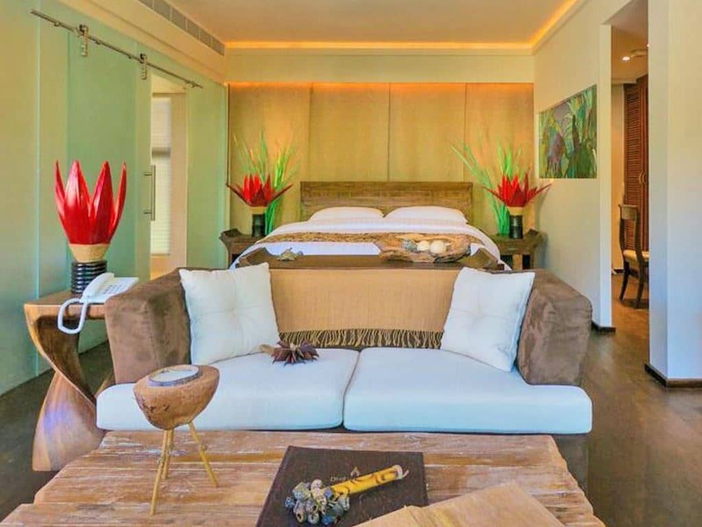 rooms-pool-view-suite