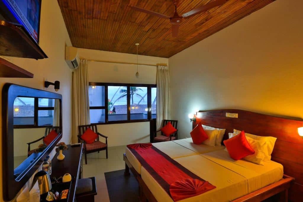 rooms-pool-view