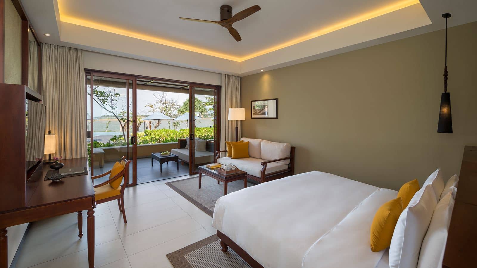 rooms-deluxe-pool-side