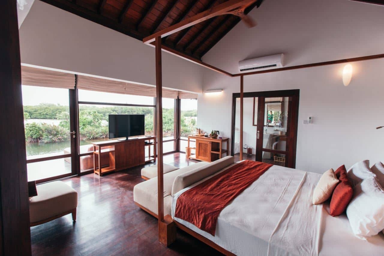 rooms-water-villa