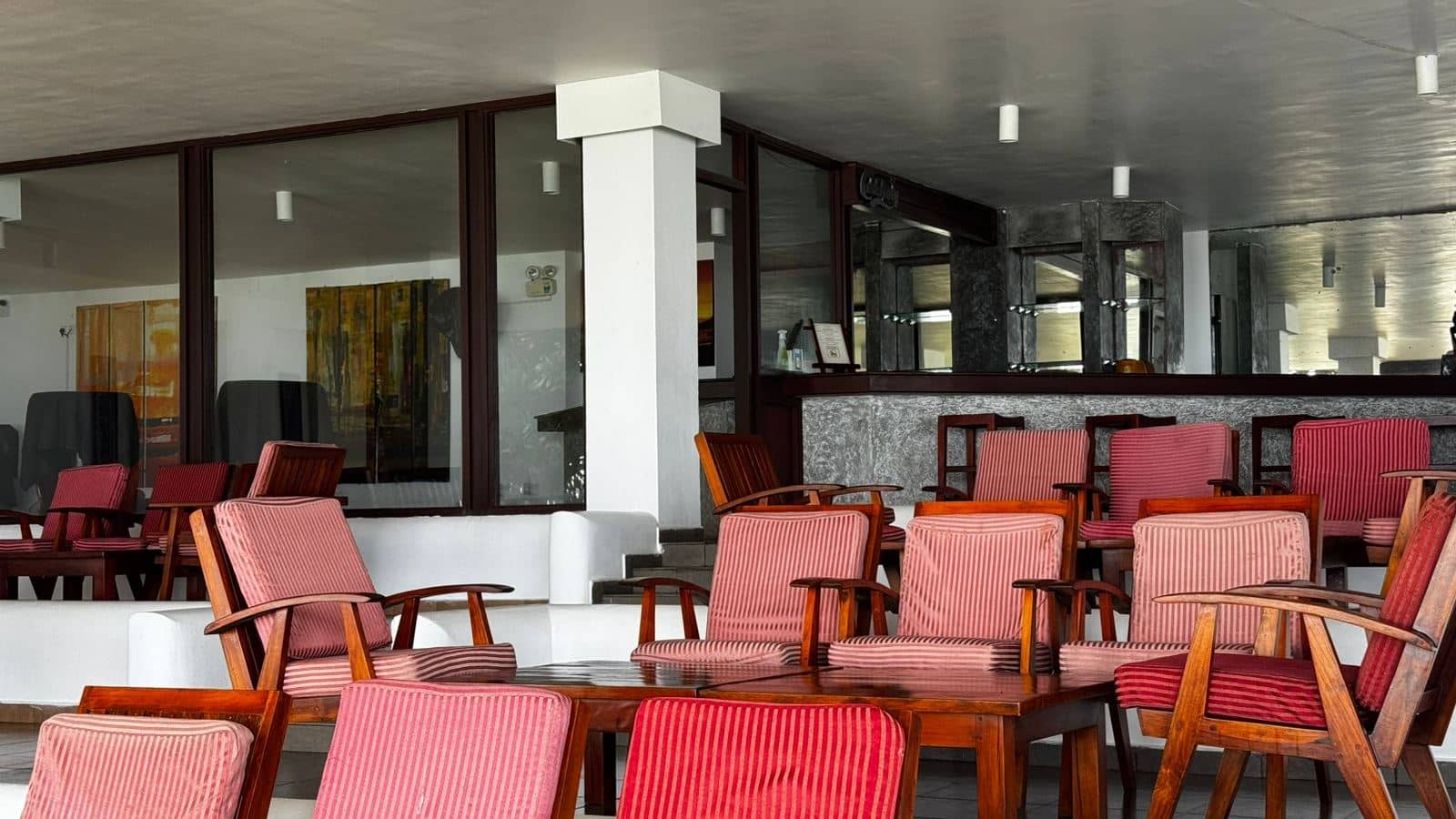 bars-main-bar