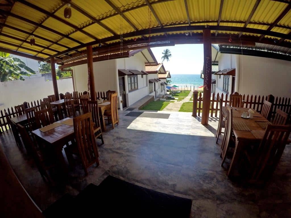 restaurants-ramon-beach-resort