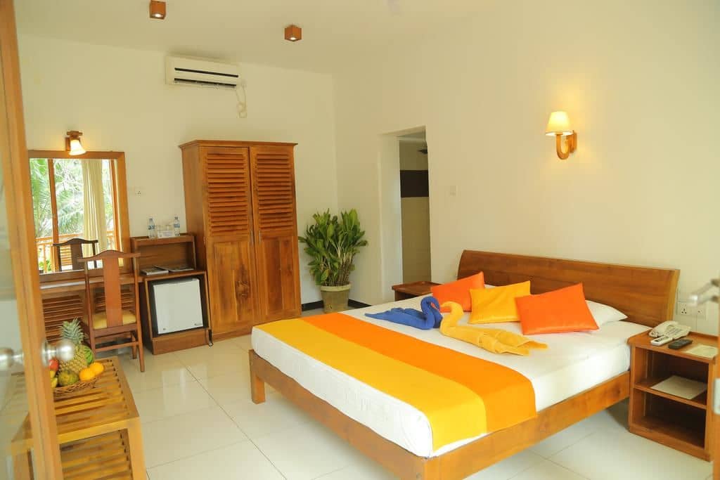 rooms-deluxe-pool-view