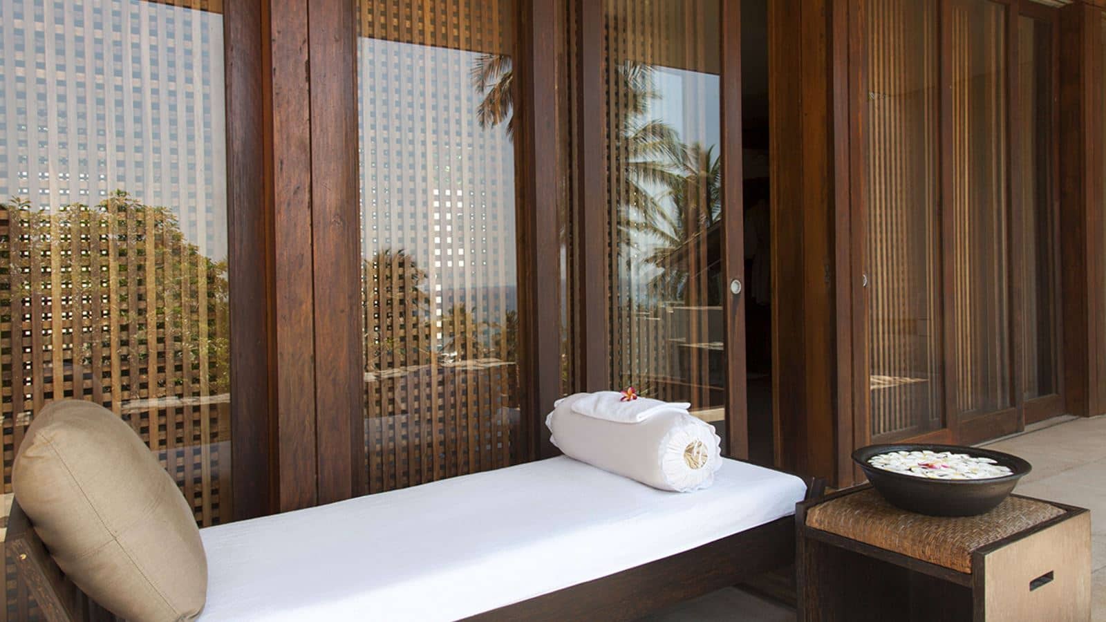 rooms-ocean-hill-pool-suite