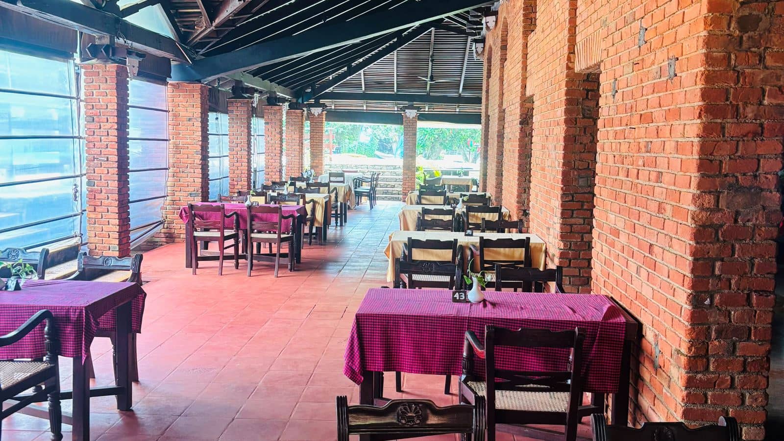 restaurants-river-restaurant