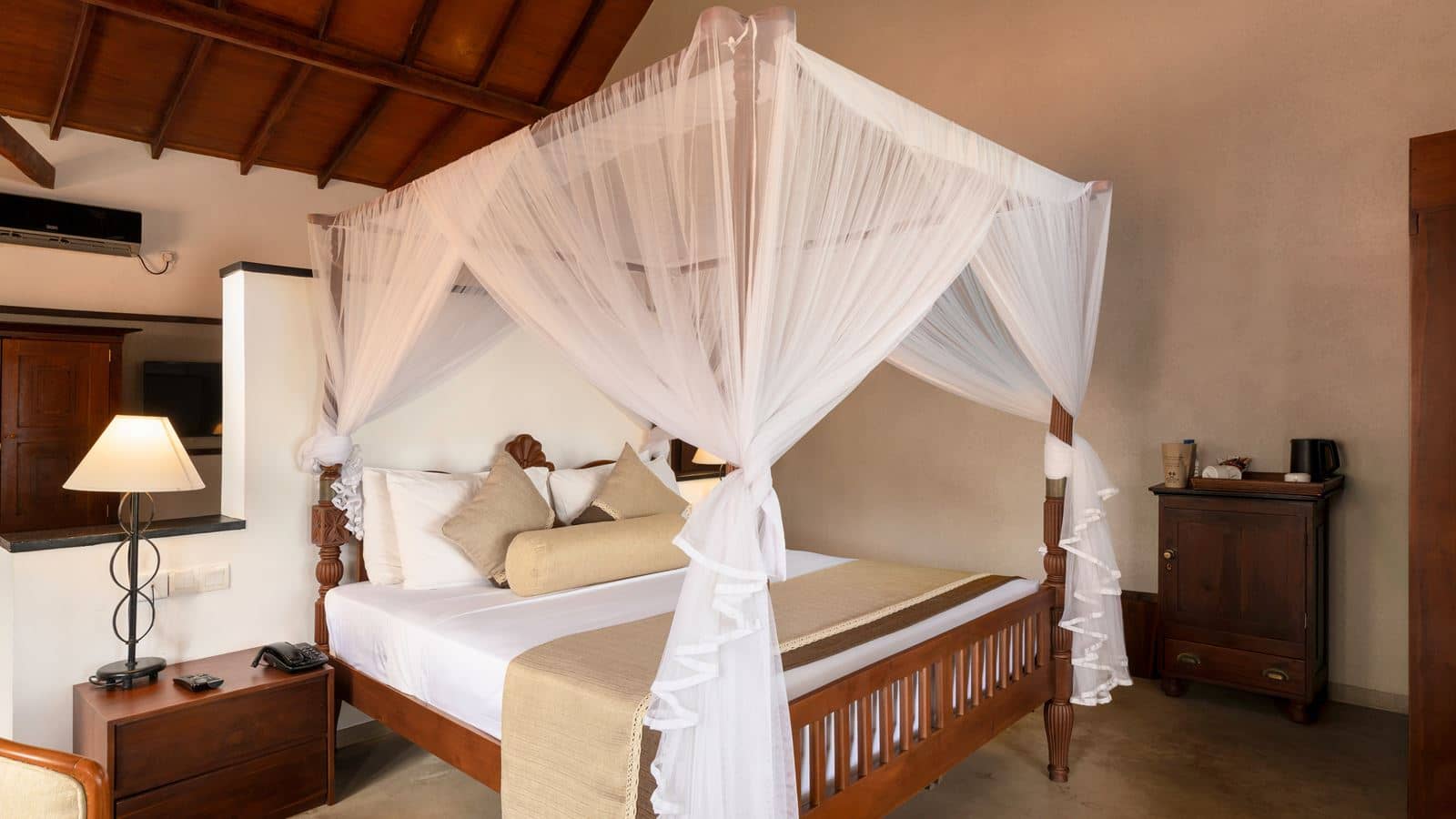rooms-standard-sea-side-view-room