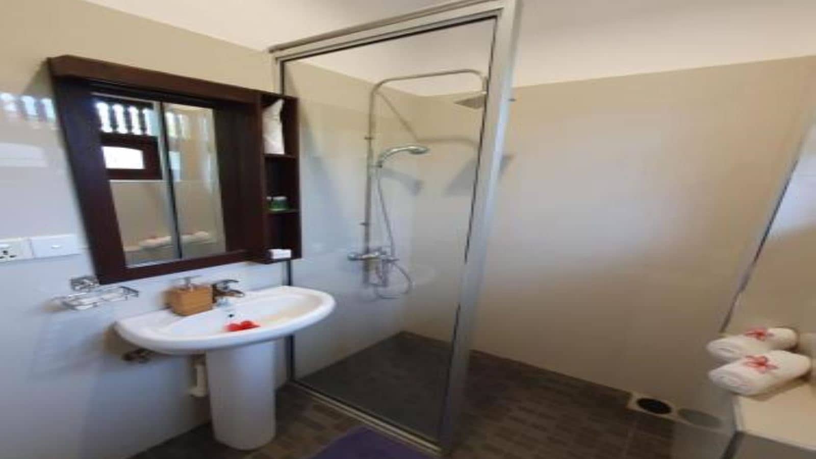 rooms-deluxe-room
