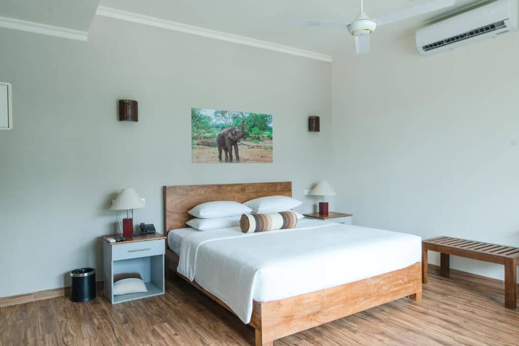 rooms-deluxe-room