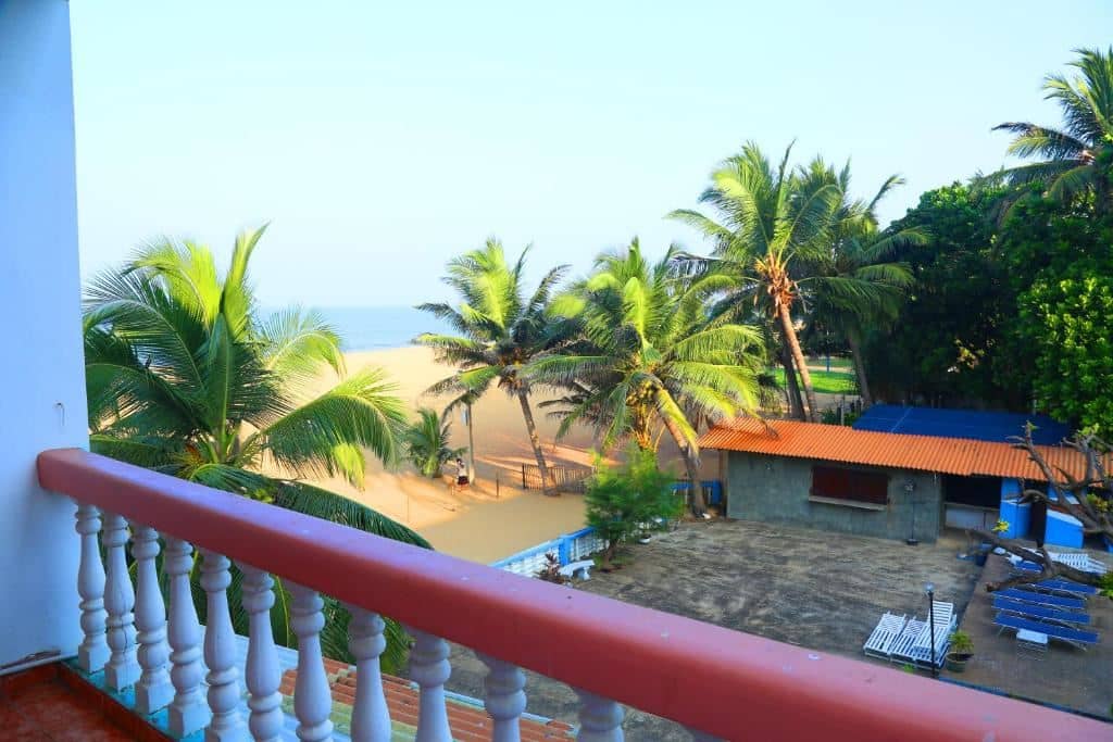 rooms-deluxe-seaview-with-balcony