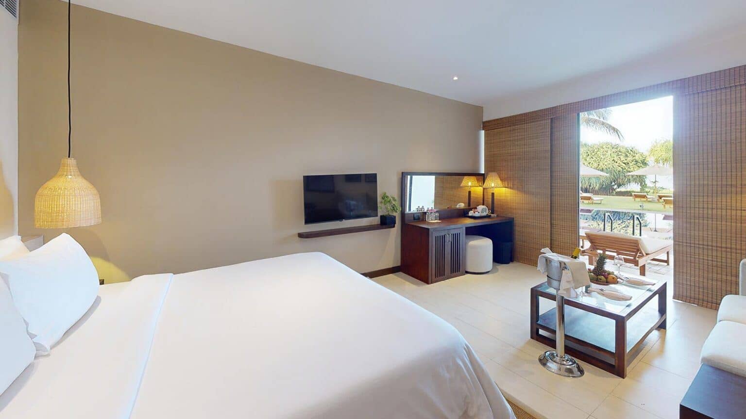 rooms-surf-pool-room