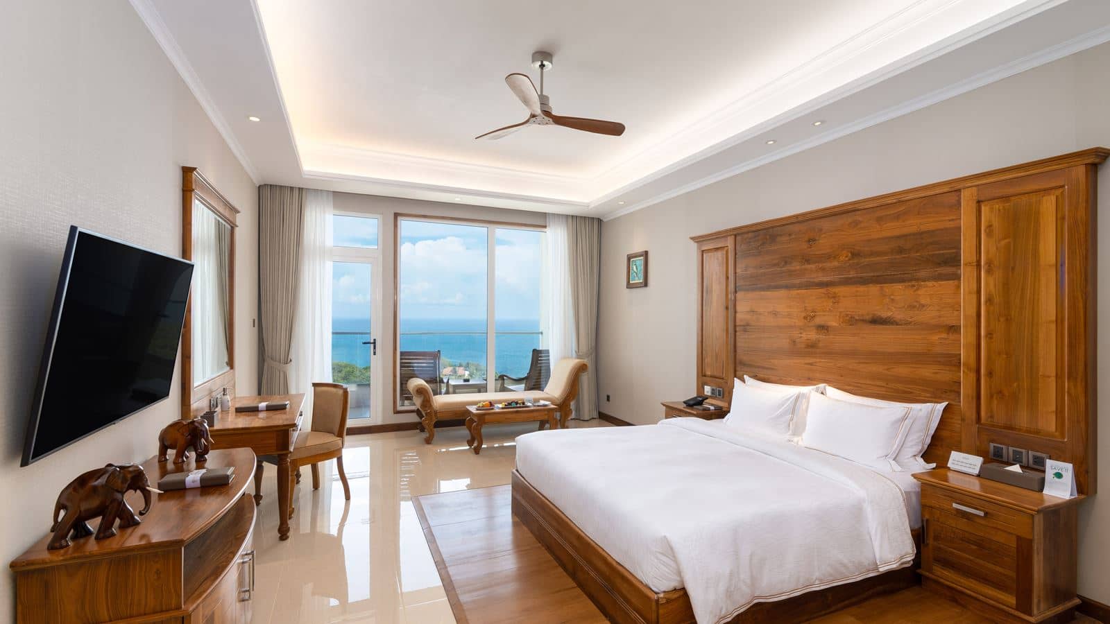 rooms-deluxe-room