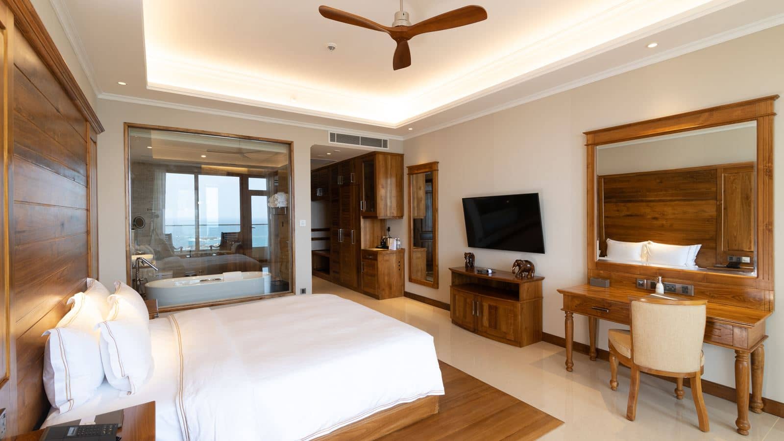 rooms-deluxe-room