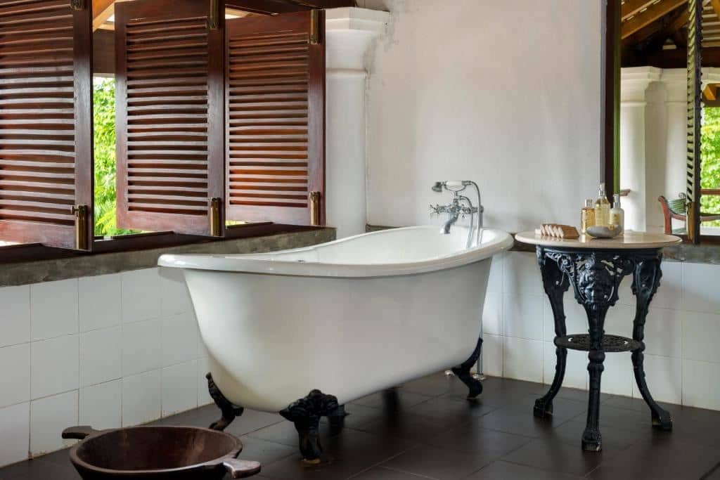 rooms-captain-suite