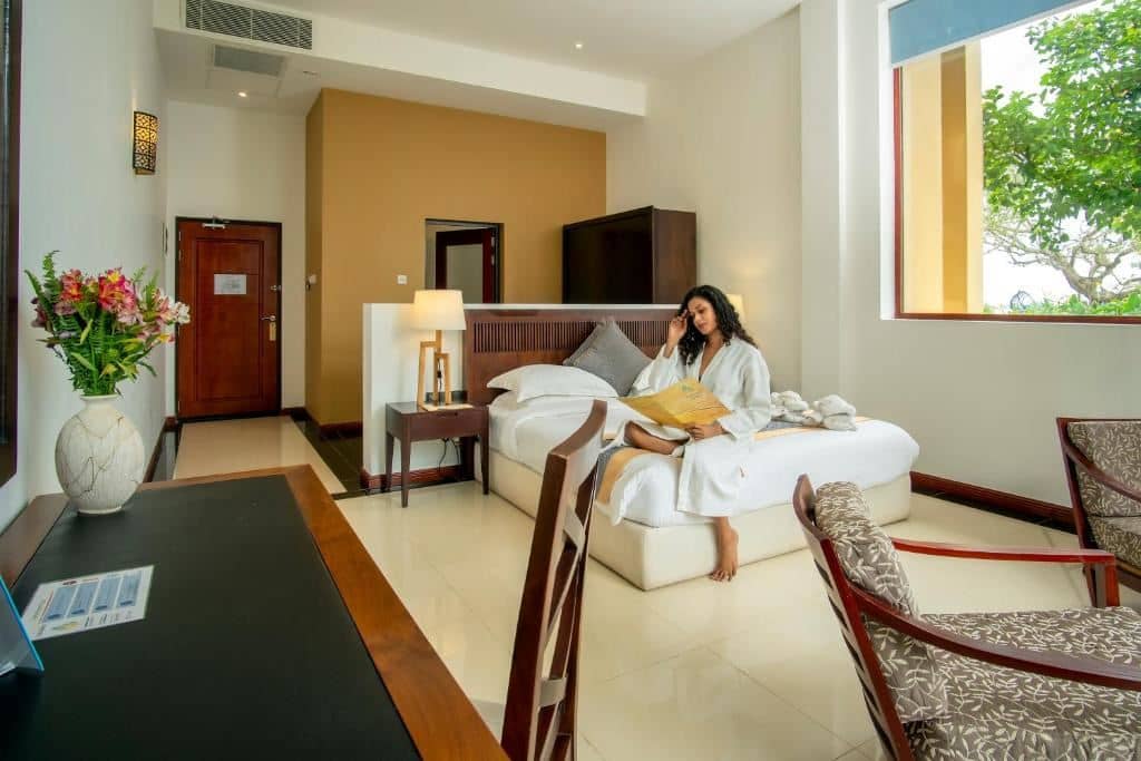 rooms-suite-with-jacuzzi