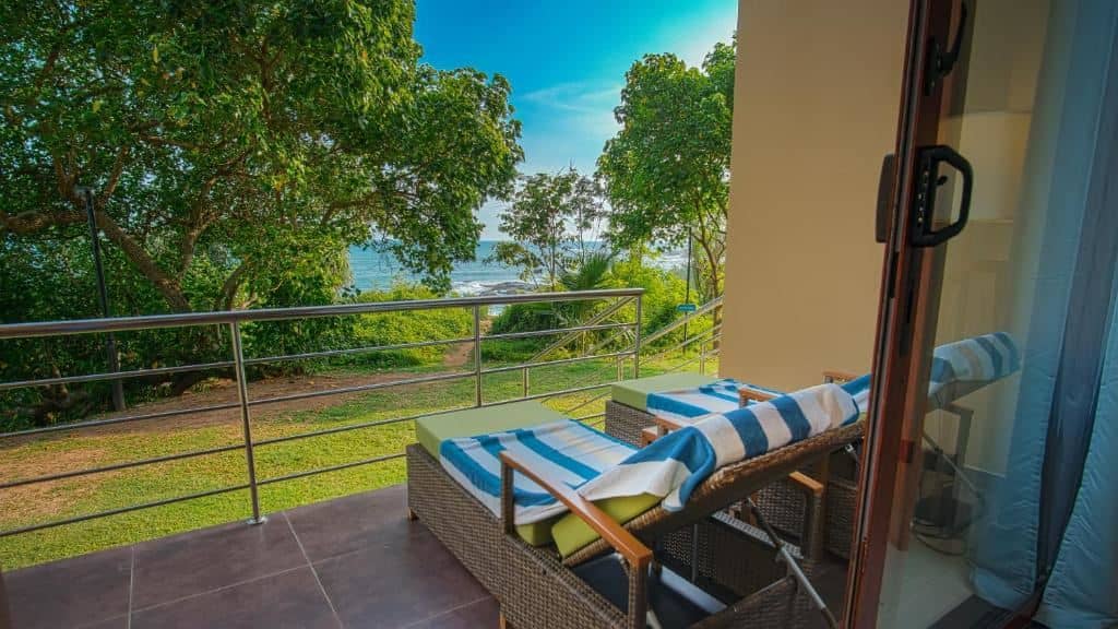 rooms-suite-with-jacuzzi
