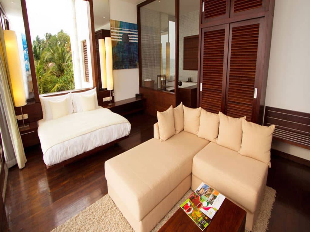 rooms-rose-petals-suites-with-jacuzzi
