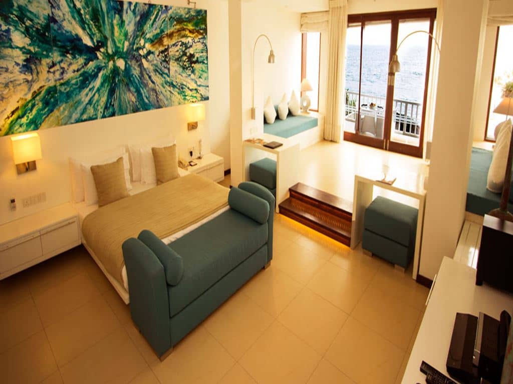 rooms-rose-petal-suites-with-bath-tub