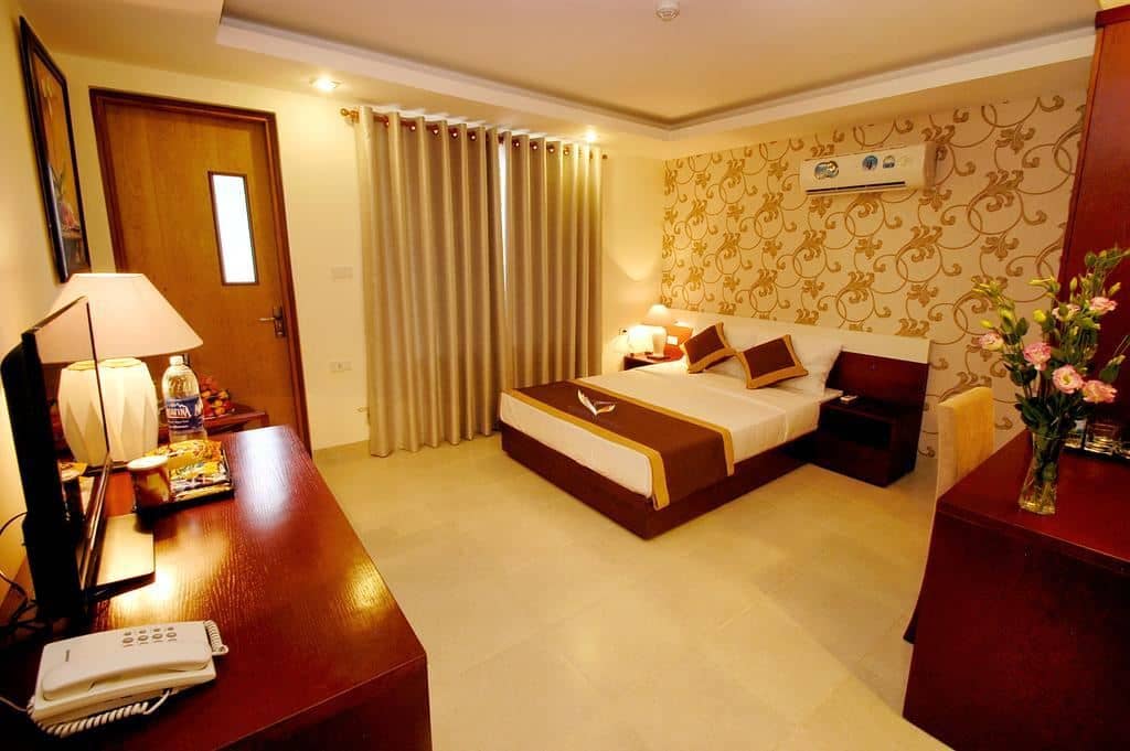 rooms-suite-city-view-with-balcony