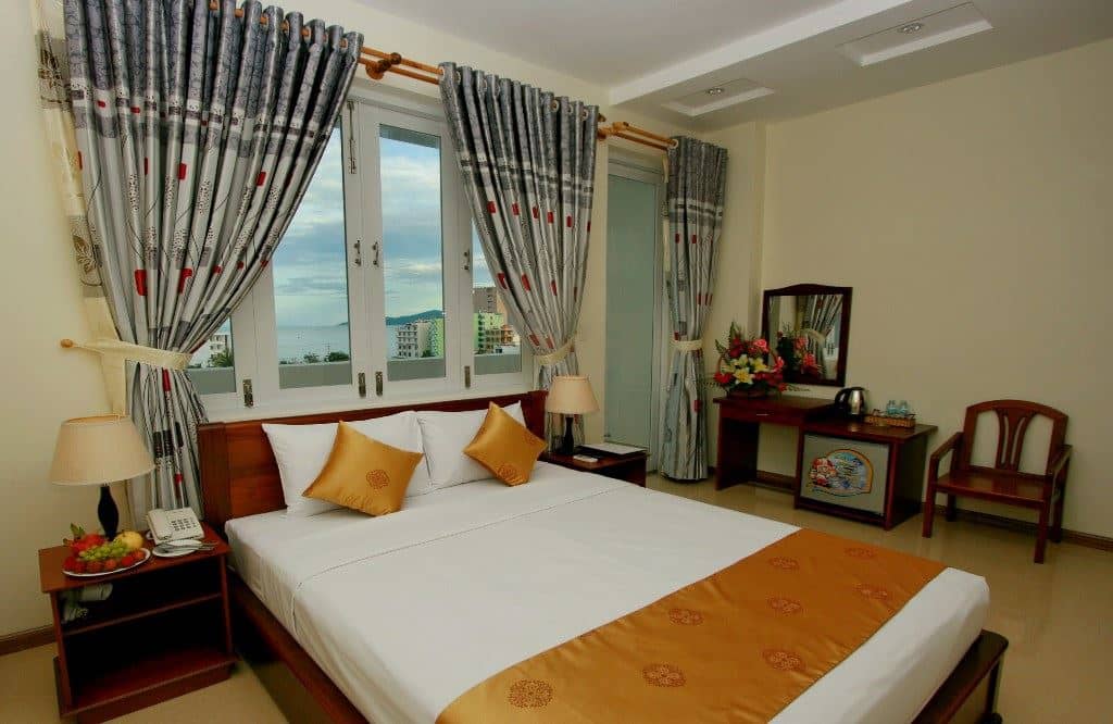 rooms-deluxe-city-view