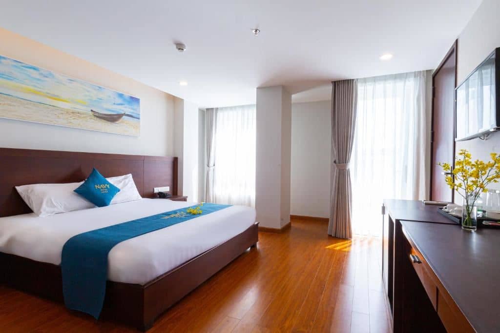 rooms-premier-city-view-with-balcony--child-without-extra-bed