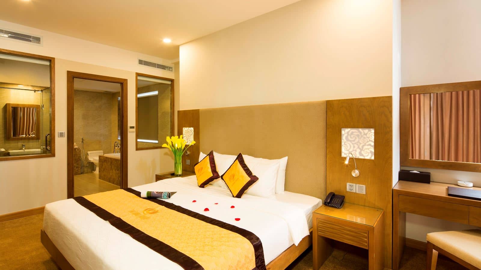 rooms-suite-double-city-view-with-window