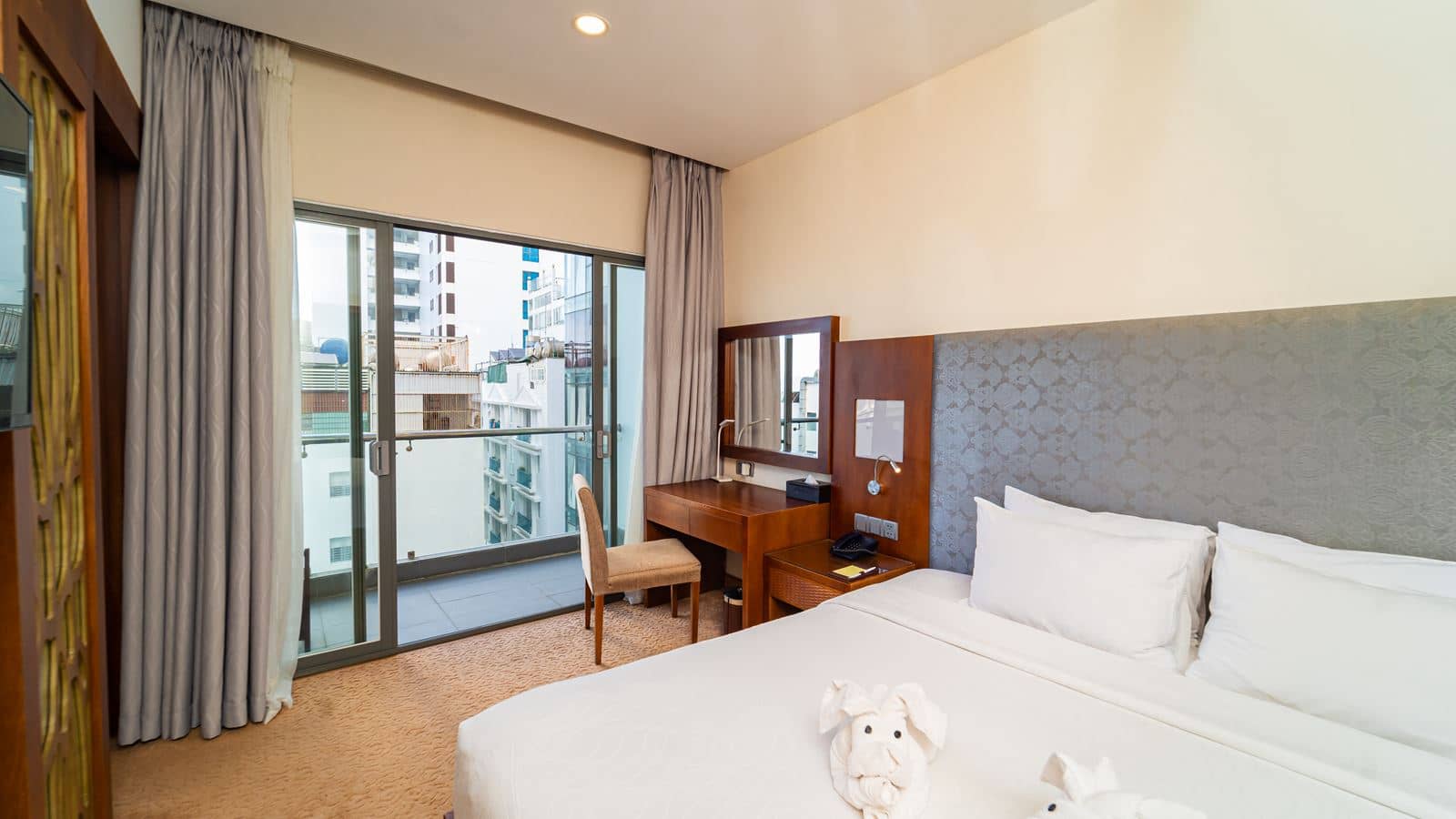 rooms-suite-double-city-view-with-window-child-without-extra-bed