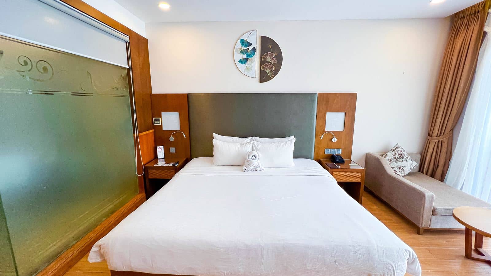 rooms-deluxe-room-partial-sea-view-with-balcony-child-without-extra-bed