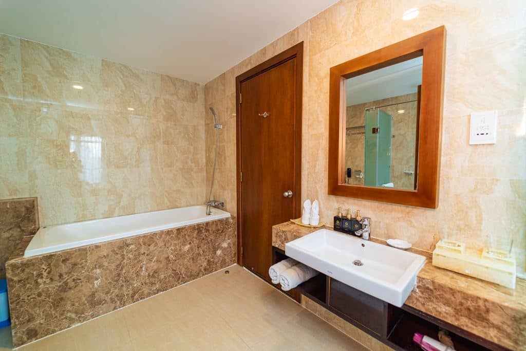 rooms-suite-double-partial-sea-view-with-balcony