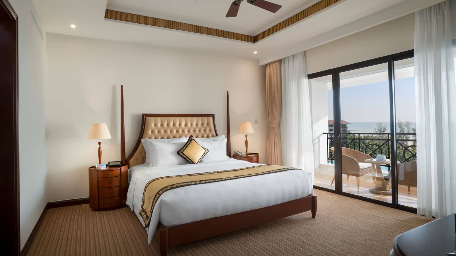 rooms-executive-suite-ocean-view