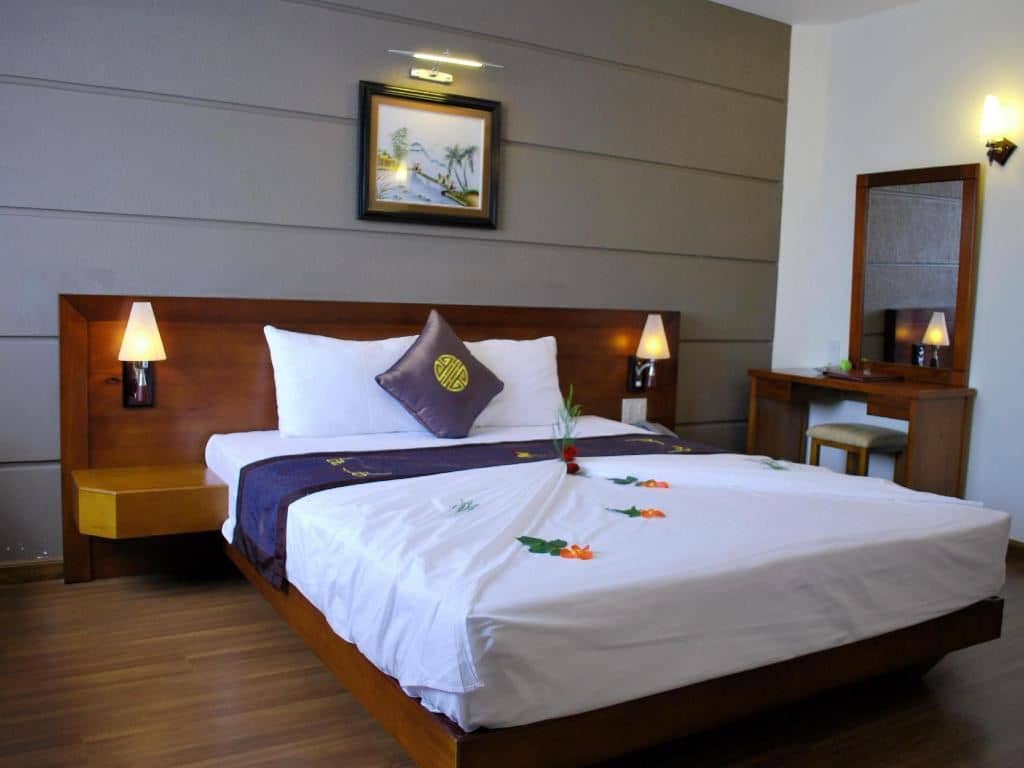 rooms-senior-deluxe-city-view