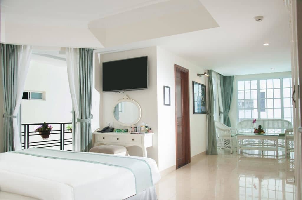 rooms-deluxe-room