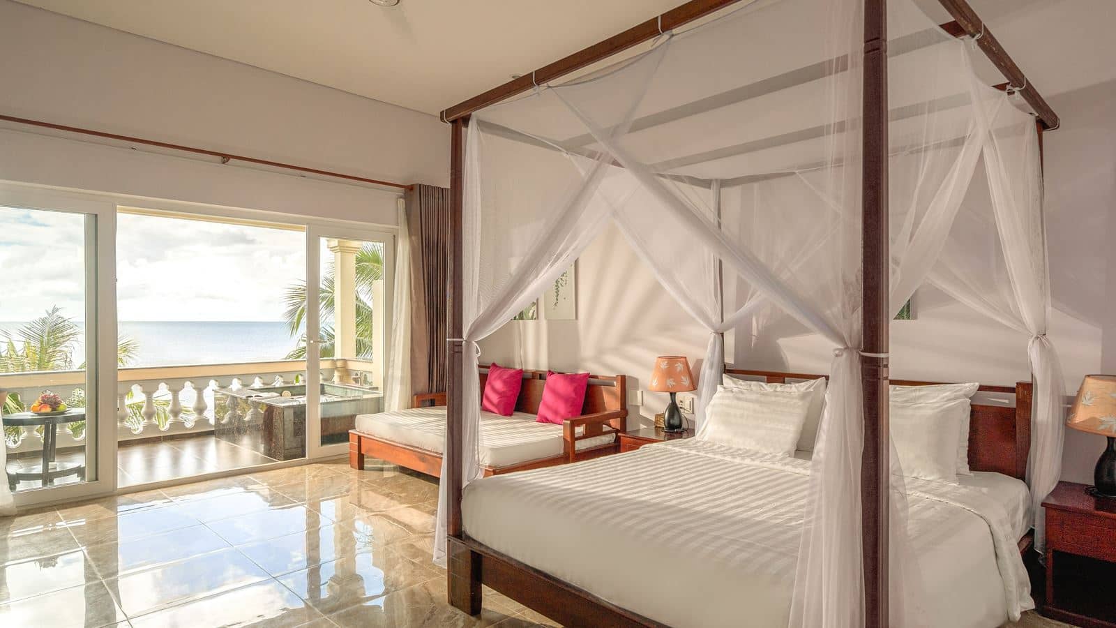 rooms-villa-oceanview-with-open-bathtub