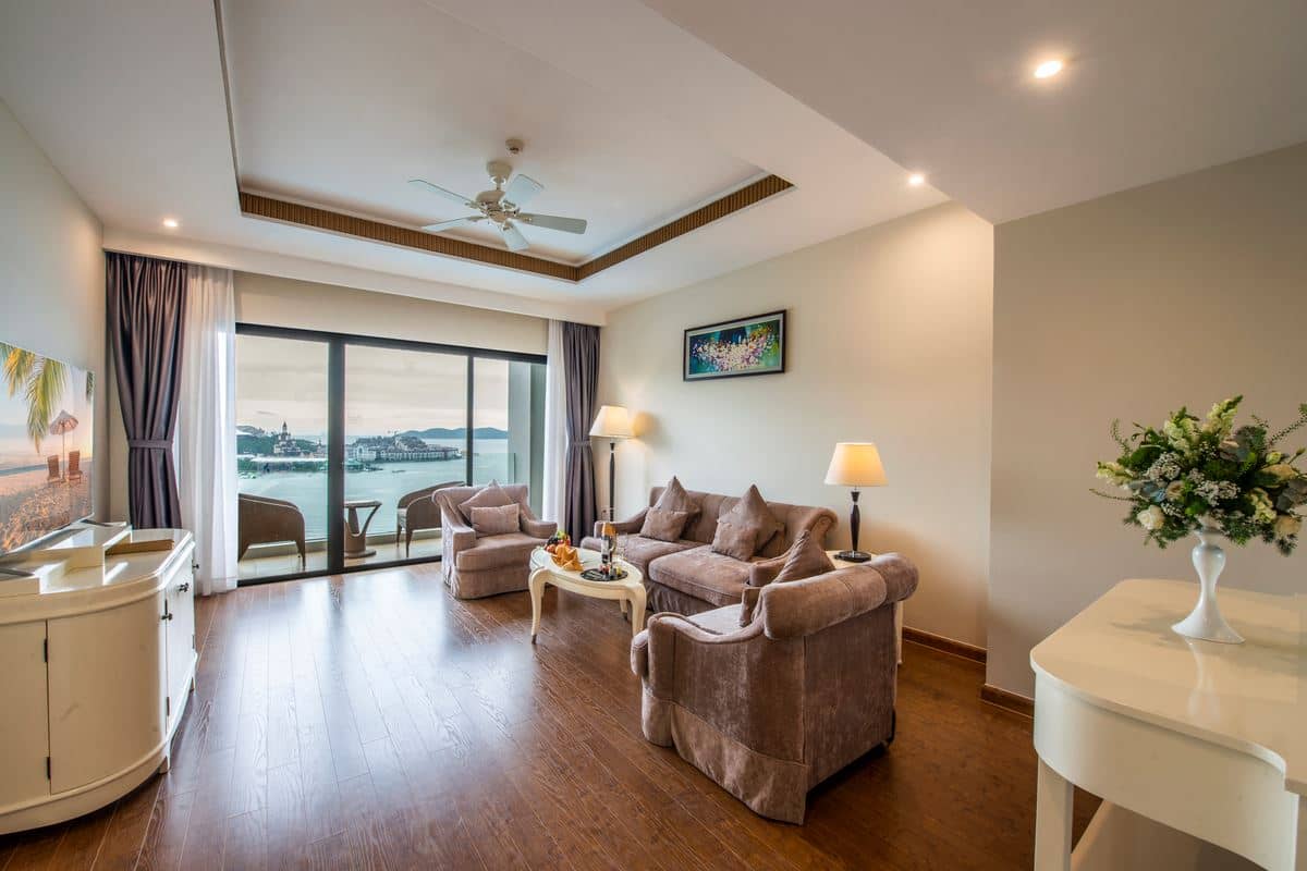 rooms-executive-suite-ocean-view