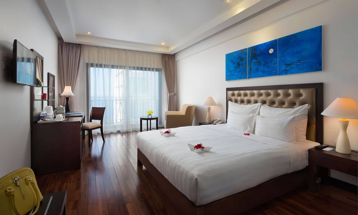 rooms-deluxe-city-view