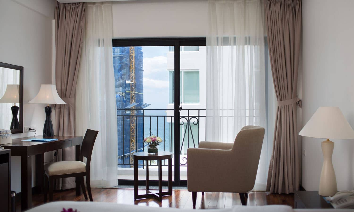 rooms-deluxe-city-view