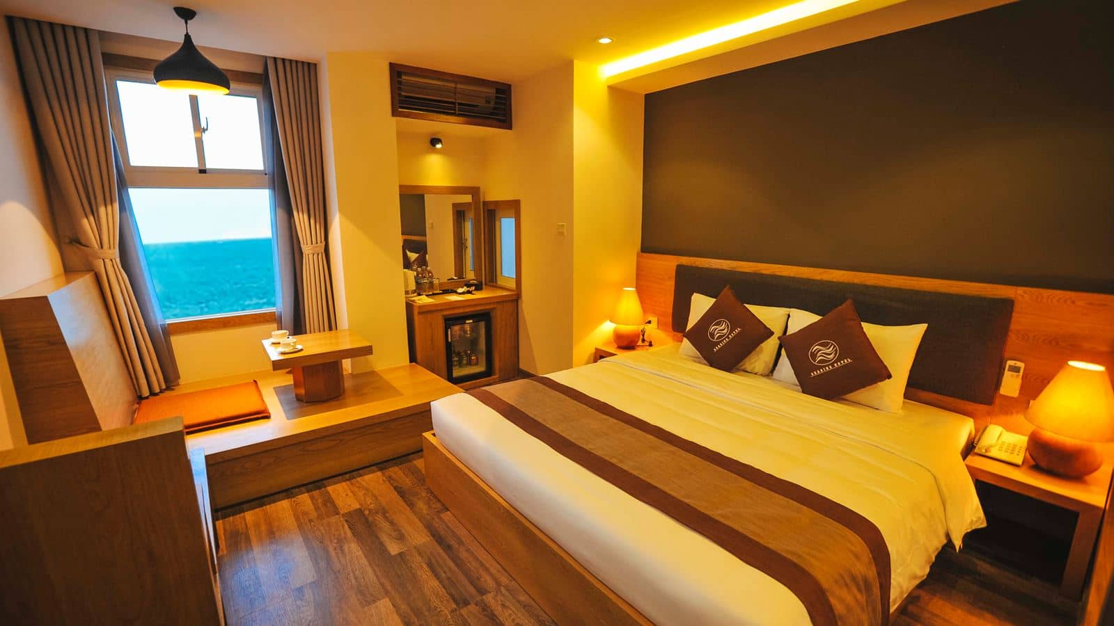 rooms-deluxe-room