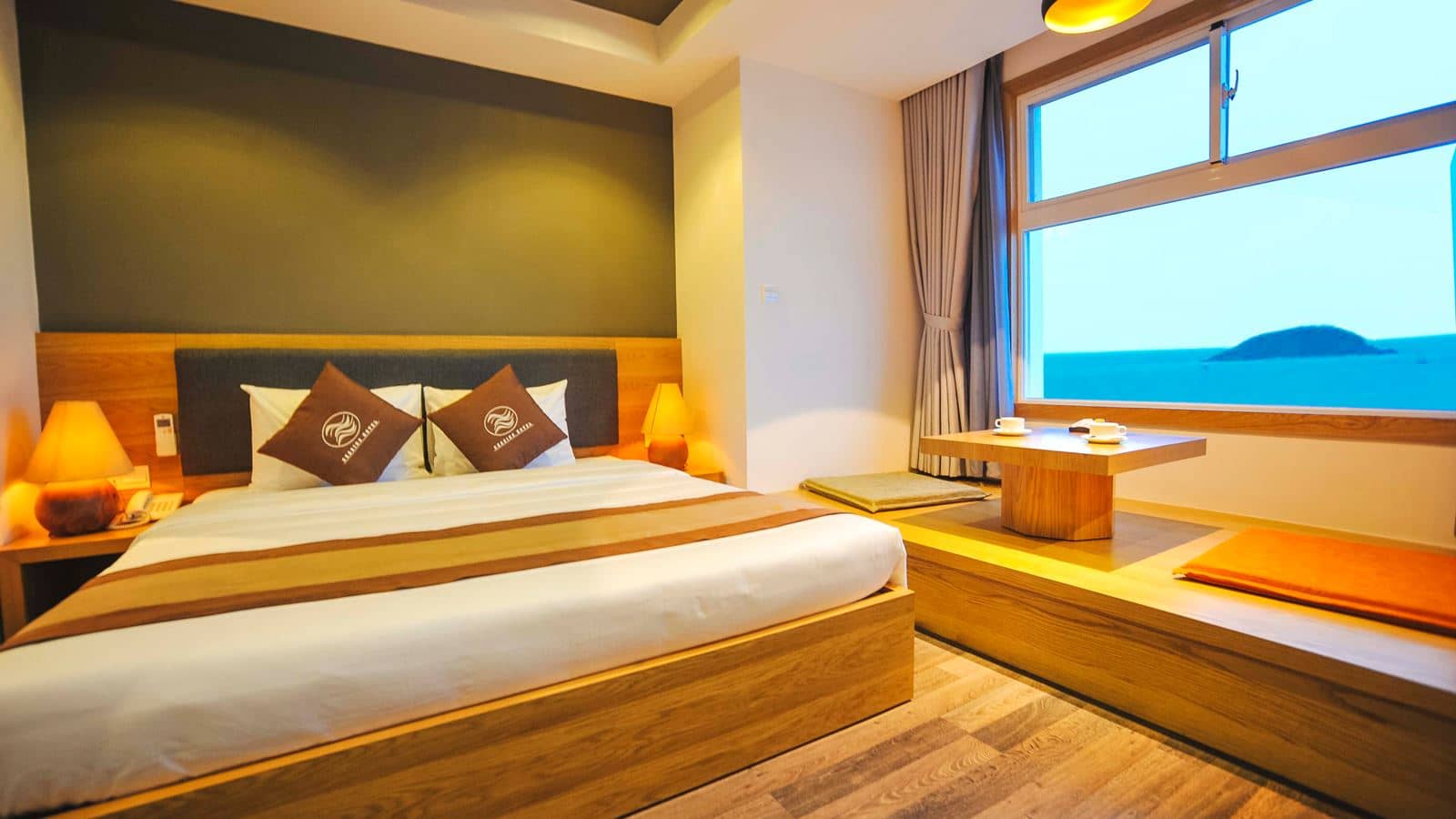 rooms-deluxe-room